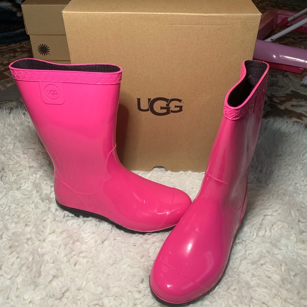 Kids’ hot pink NIB Raana UGG rain boots